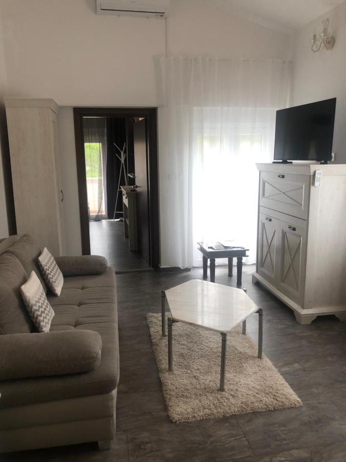 Grey Pearl With Free Ev Ch-Station Apartment Valbandon Ngoại thất bức ảnh