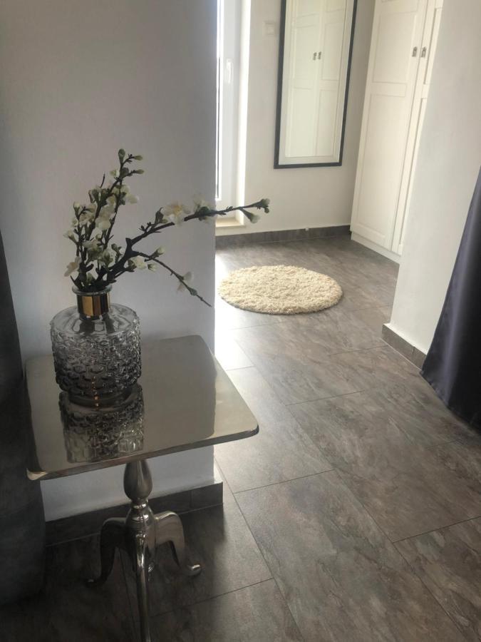 Grey Pearl With Free Ev Ch-Station Apartment Valbandon Ngoại thất bức ảnh