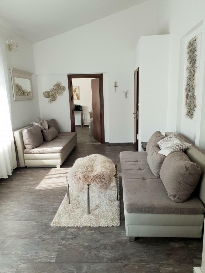 Grey Pearl With Free Ev Ch-Station Apartment Valbandon Ngoại thất bức ảnh