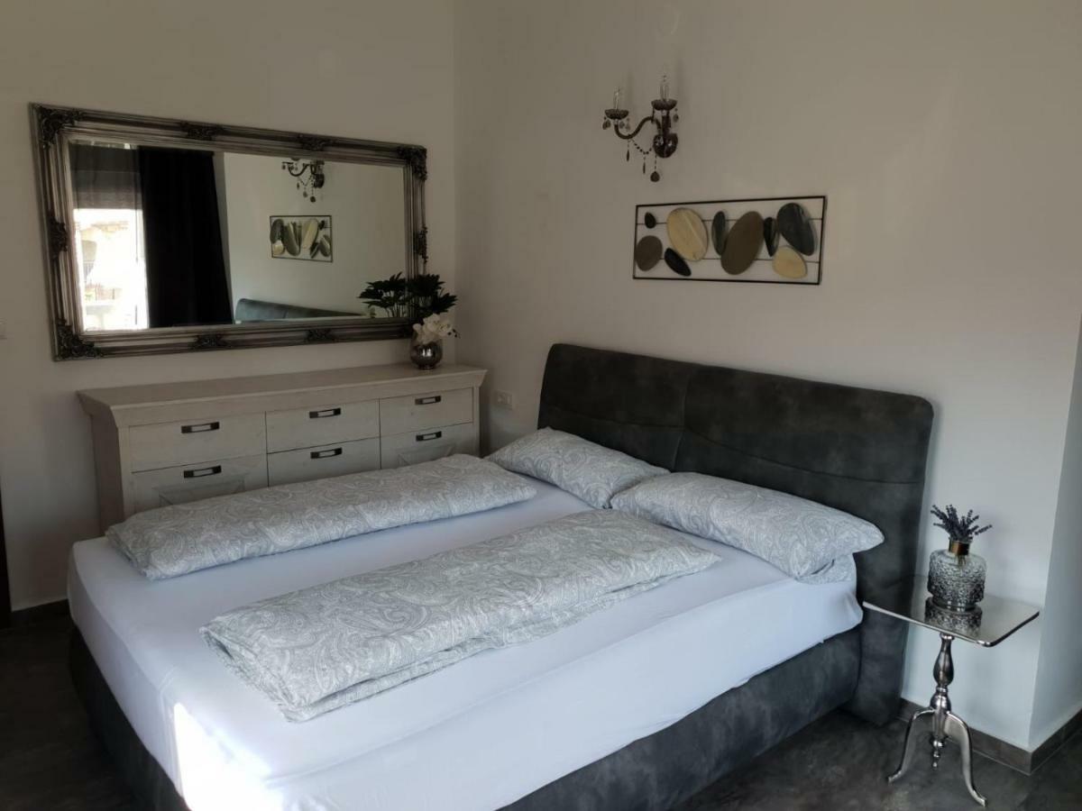 Grey Pearl With Free Ev Ch-Station Apartment Valbandon Ngoại thất bức ảnh