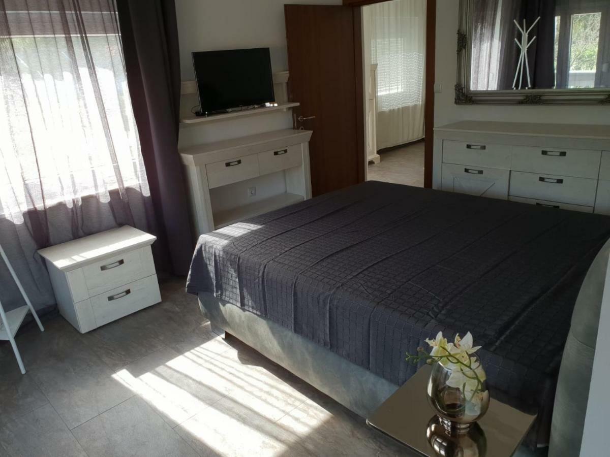 Grey Pearl With Free Ev Ch-Station Apartment Valbandon Ngoại thất bức ảnh