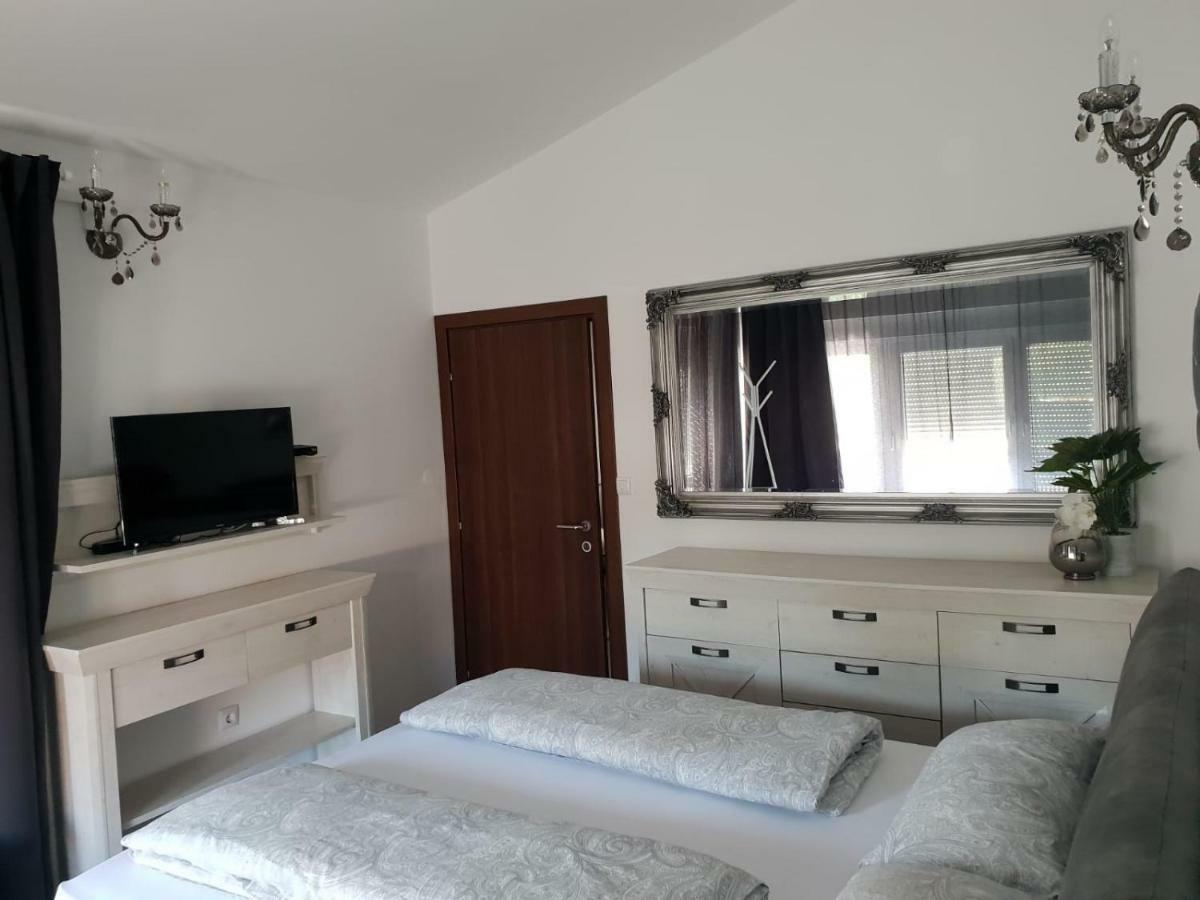Grey Pearl With Free Ev Ch-Station Apartment Valbandon Ngoại thất bức ảnh